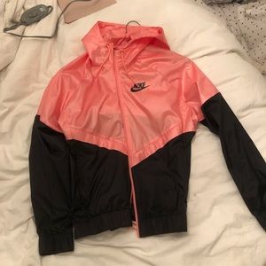nike wind breaker